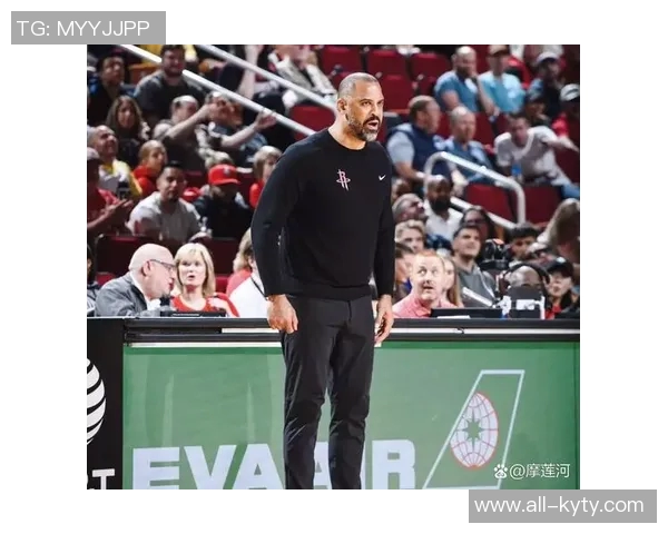 乌度卡强调年轻球员需与队友保持一致水平不会因年龄小而放宽要求