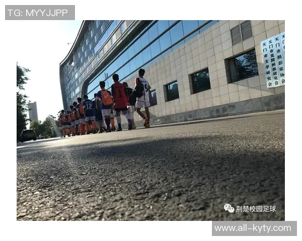 狄龙向记者诉说训练艰辛头部受伤彰显拼搏精神