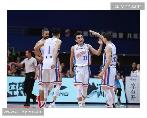 中国男篮已抵达菲律宾全力备战后天重要比赛马不停蹄状态良好